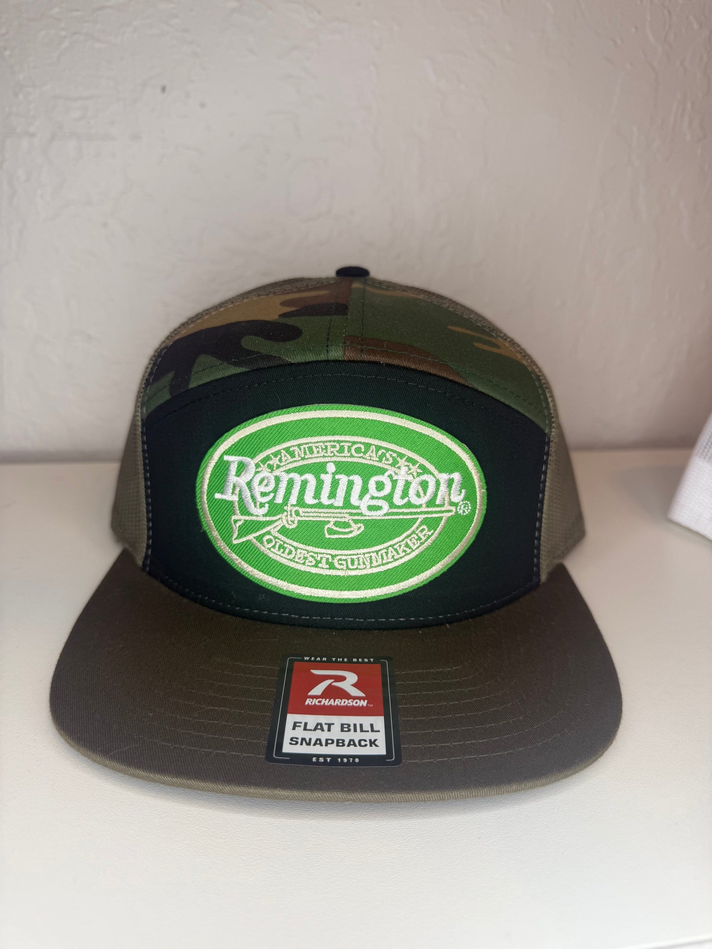 7 panel Camo/Black Remington